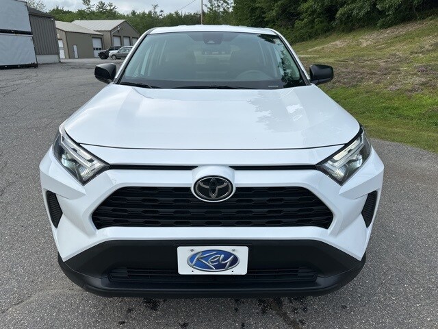 2024 Toyota RAV4 LE photo 3