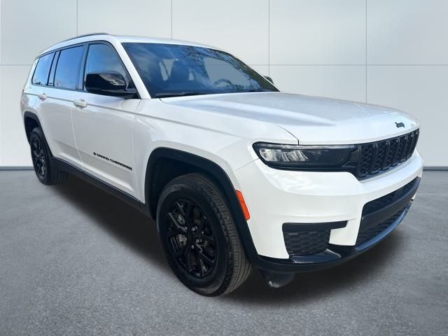 2024 Jeep Grand Cherokee Altitude photo 2