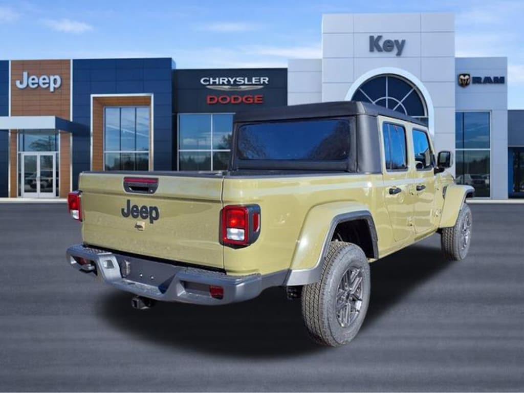 New 2026 Jeep Gladiator Sport S Pickup