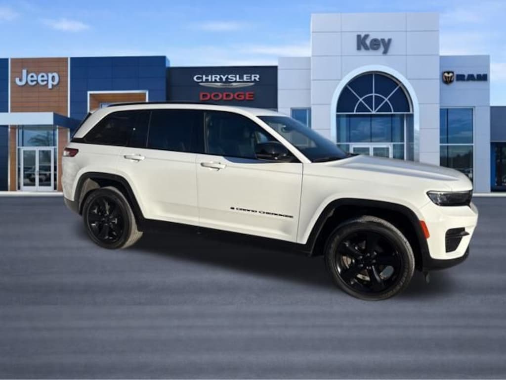 Used 2023 Jeep Grand Cherokee Altitude SUV