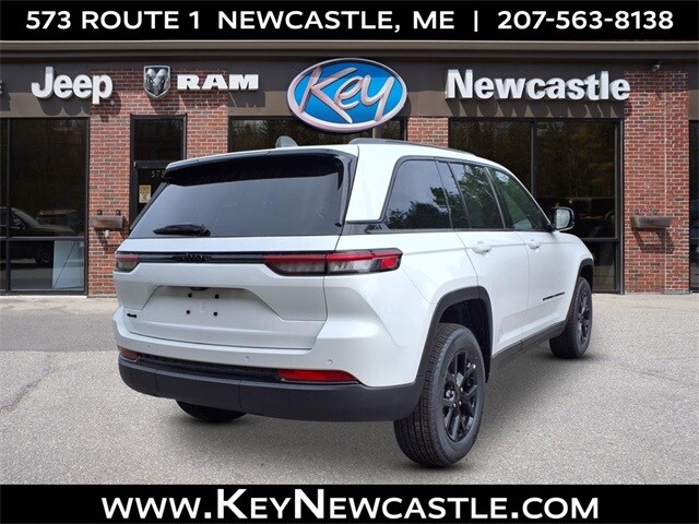 2025 Jeep Grand Cherokee Laredo photo 4