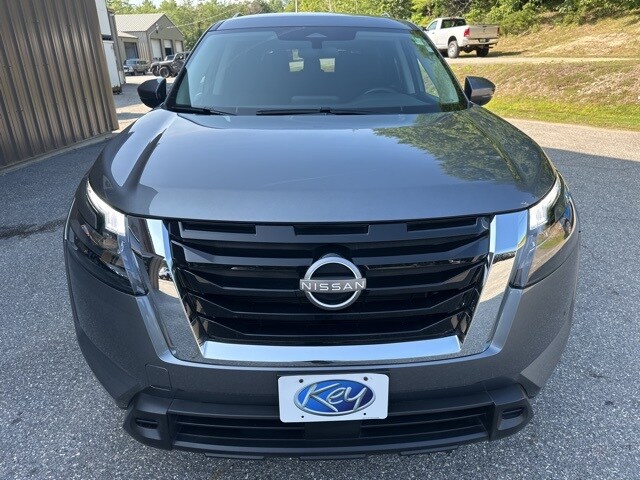 2024 Nissan Pathfinder SV photo 3