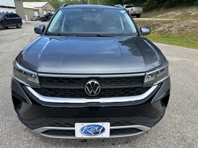 2023 Volkswagen Taos SE photo 3
