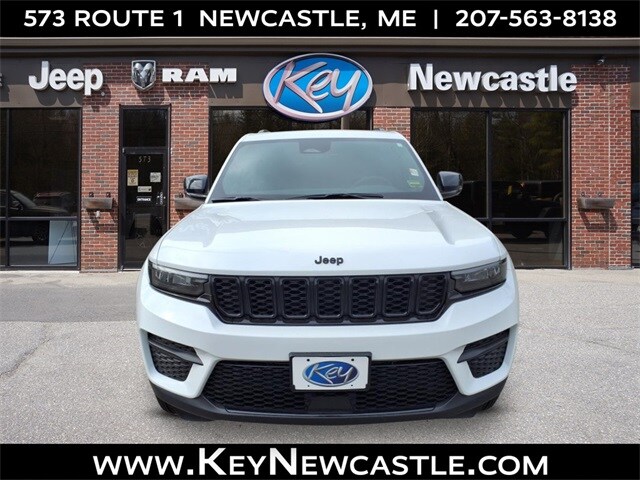2025 Jeep Grand Cherokee Laredo photo 2