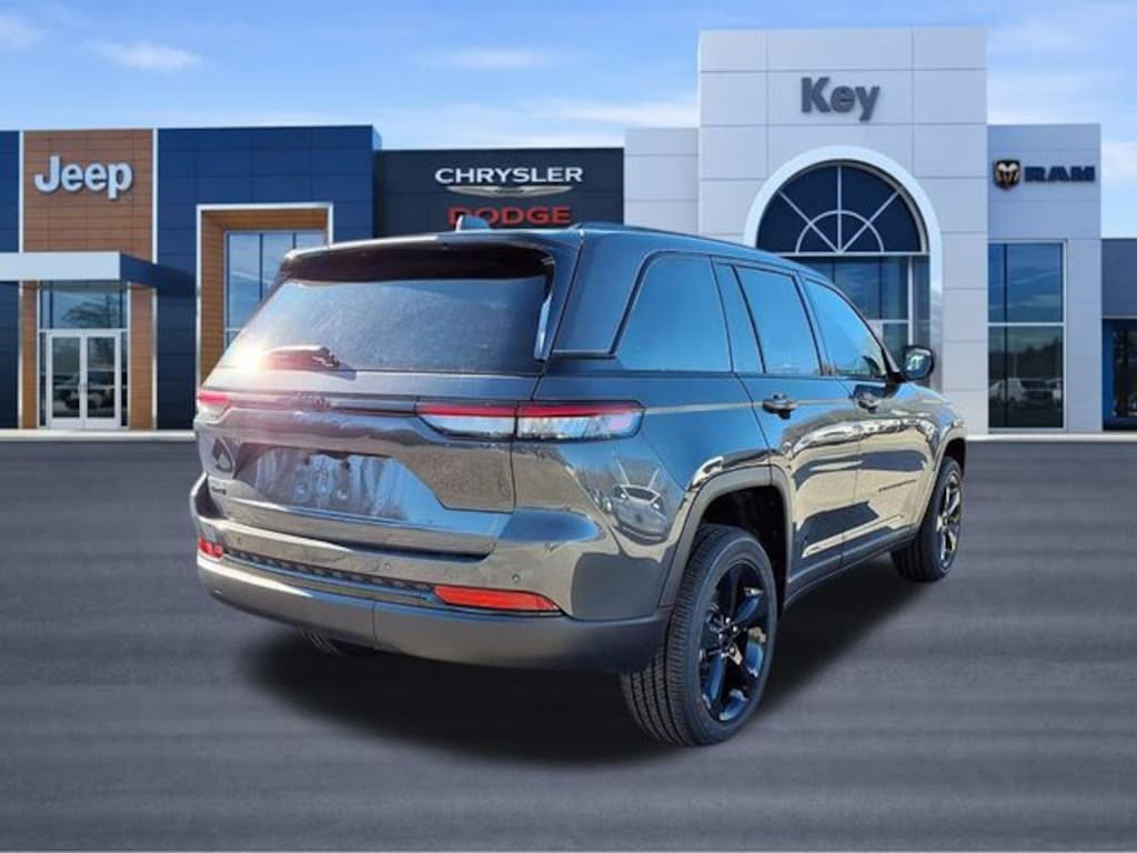 New 2025 Jeep Grand Cherokee Laredo Sport Utility