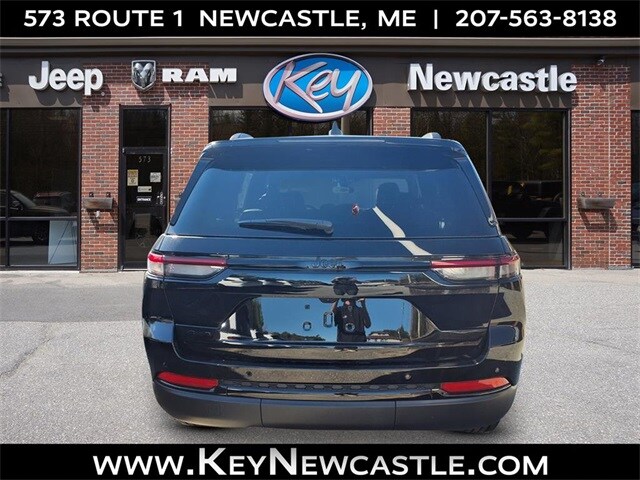 2025 Jeep Grand Cherokee Laredo photo 4