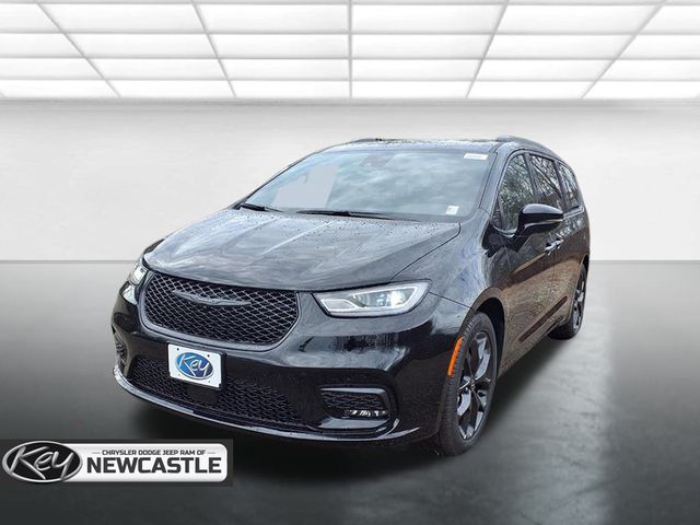 2026 Chrysler Pacifica Limited's photo