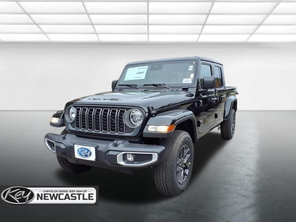 New 2025 Jeep Gladiator Sport S Pickup