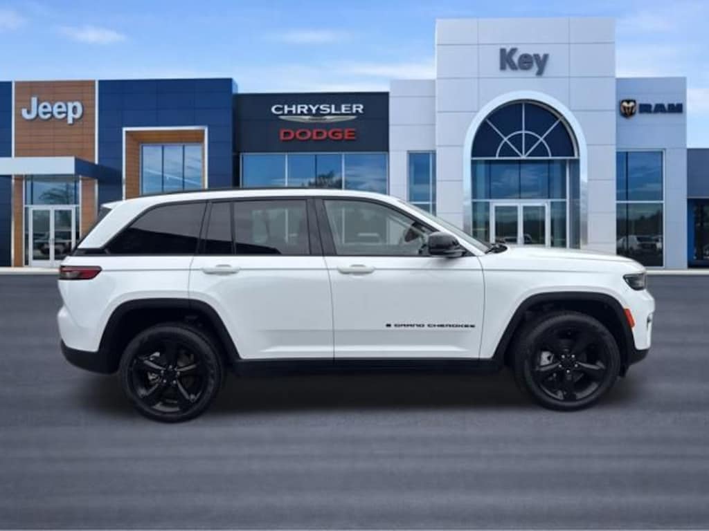 Used 2023 Jeep Grand Cherokee Limited SUV