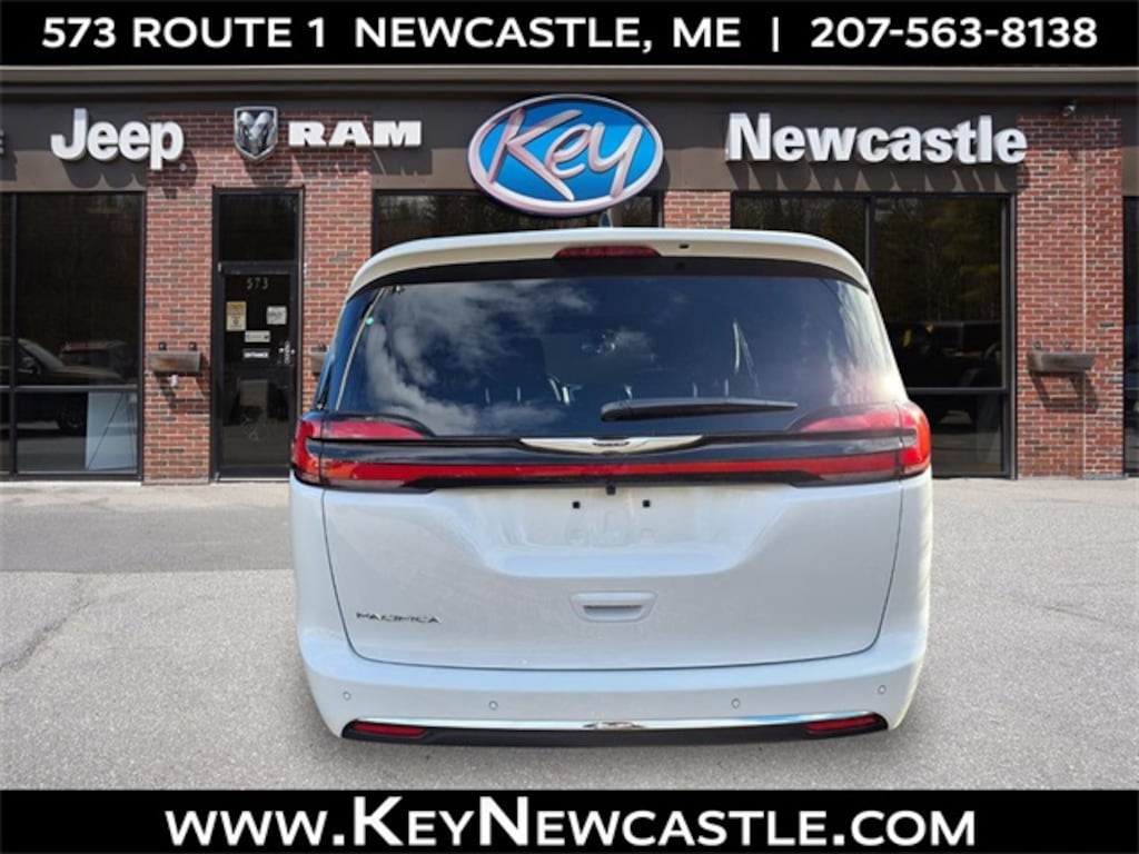 New 2026 Chrysler Pacifica Select Passenger Van