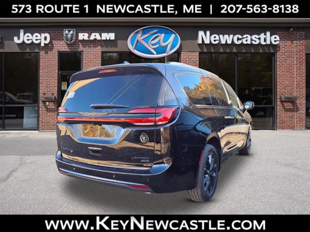 New 2026 Chrysler Pacifica Limited Passenger Van