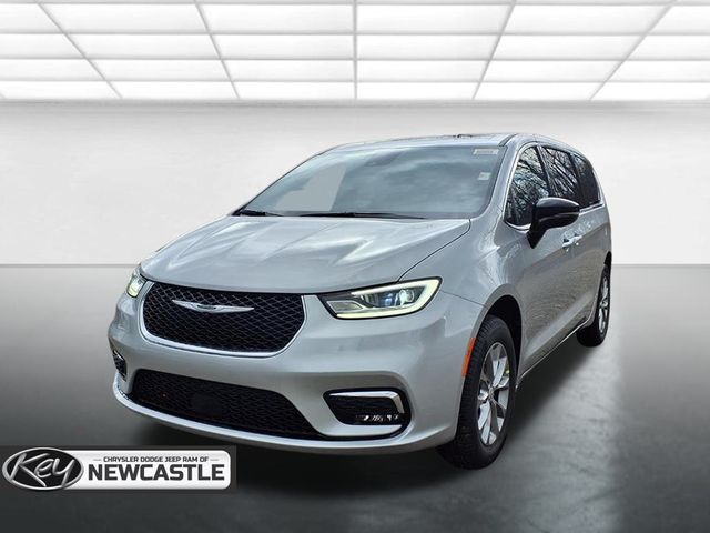 2026 Chrysler Pacifica Select's photo