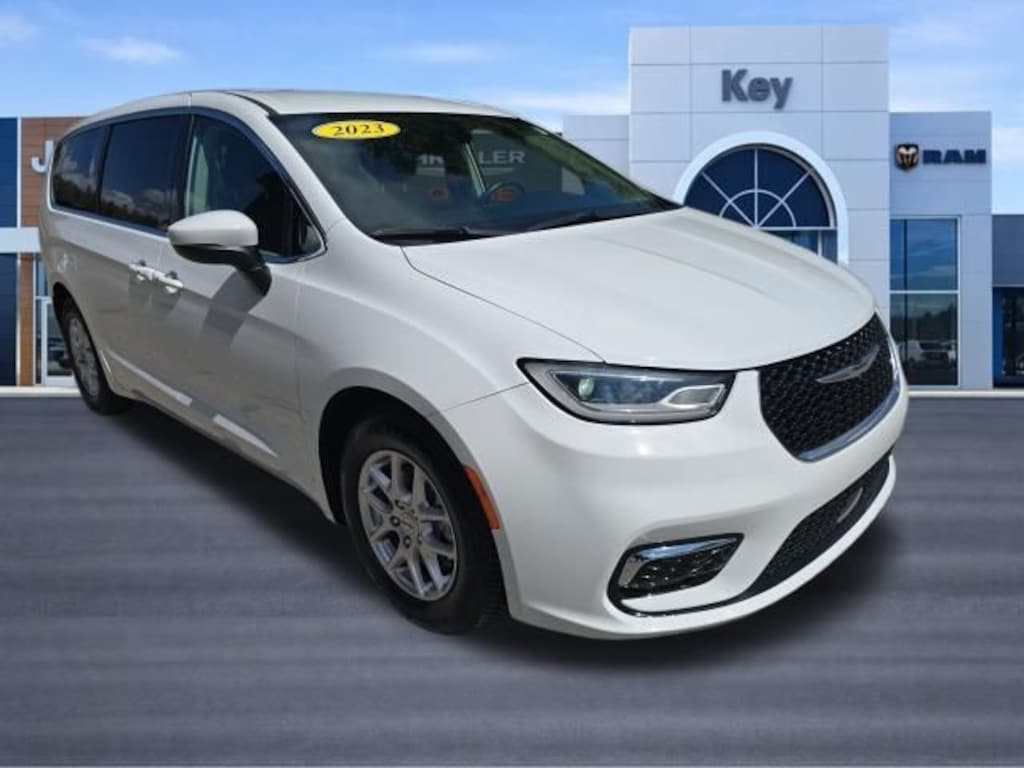 Used 2023 Chrysler Pacifica Touring L Minivan/Van