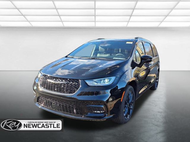 2026 Chrysler Pacifica Limited's photo