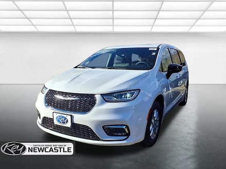 2026 Chrysler Pacifica Select Passenger Van