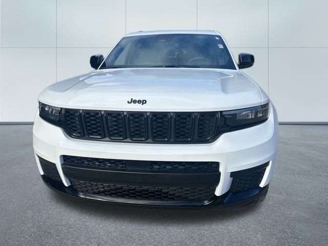 2024 Jeep Grand Cherokee Altitude photo 3