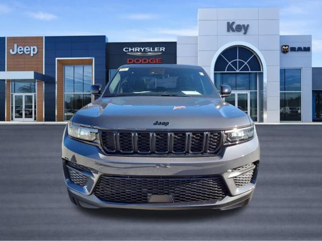 New 2025 Jeep Grand Cherokee Laredo Sport Utility