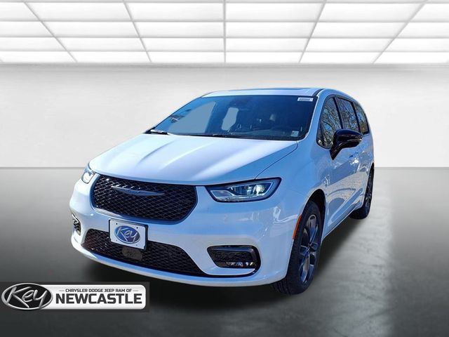 2026 Chrysler Pacifica Passenger Van 