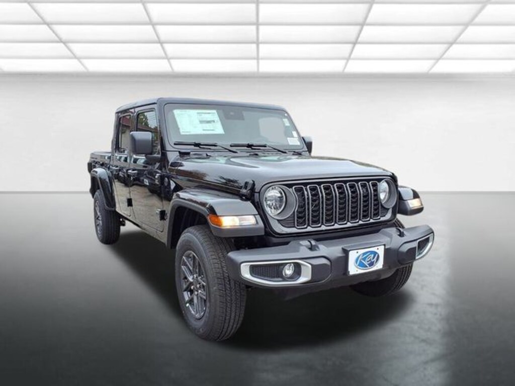 New 2025 Jeep Gladiator Sport S Pickup