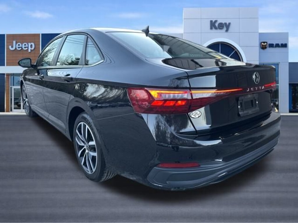 Used 2025 Volkswagen Jetta 1.5T SE Sedan