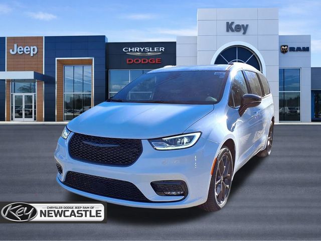 2026 Chrysler Pacifica Passenger Van 