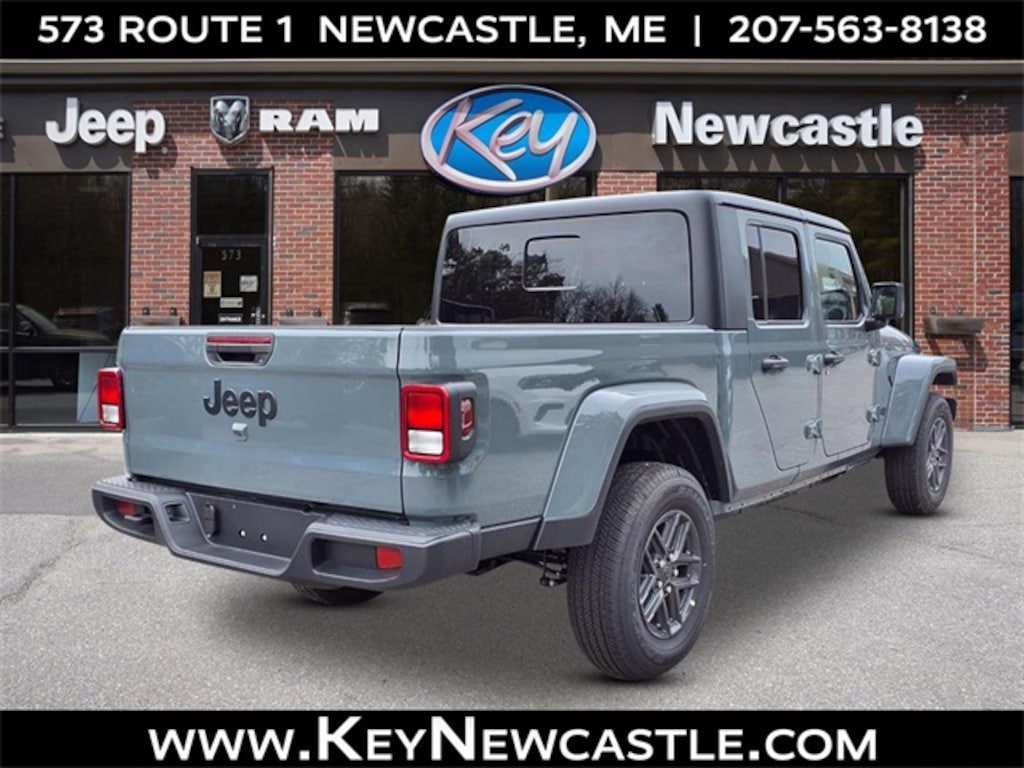 New 2025 Jeep Gladiator Sport Pickup