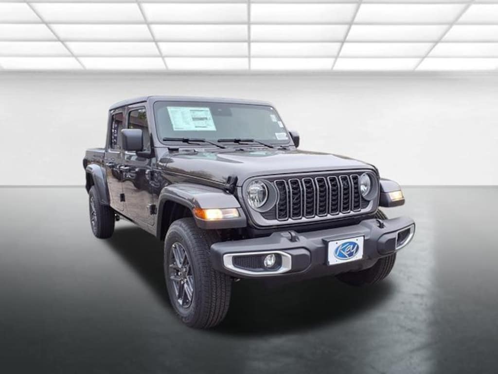 New 2025 Jeep Gladiator Sport S Pickup