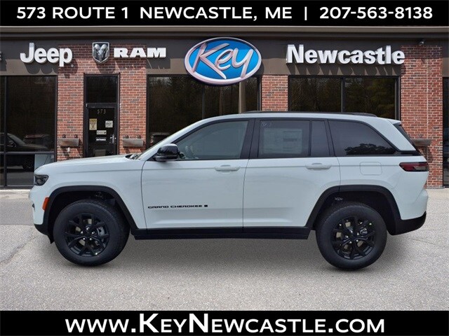 2025 Jeep Grand Cherokee Laredo photo 3
