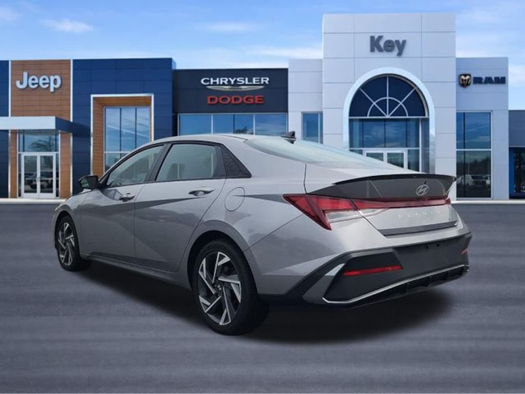 Used 2025 Hyundai Elantra SEL Sport Sedan