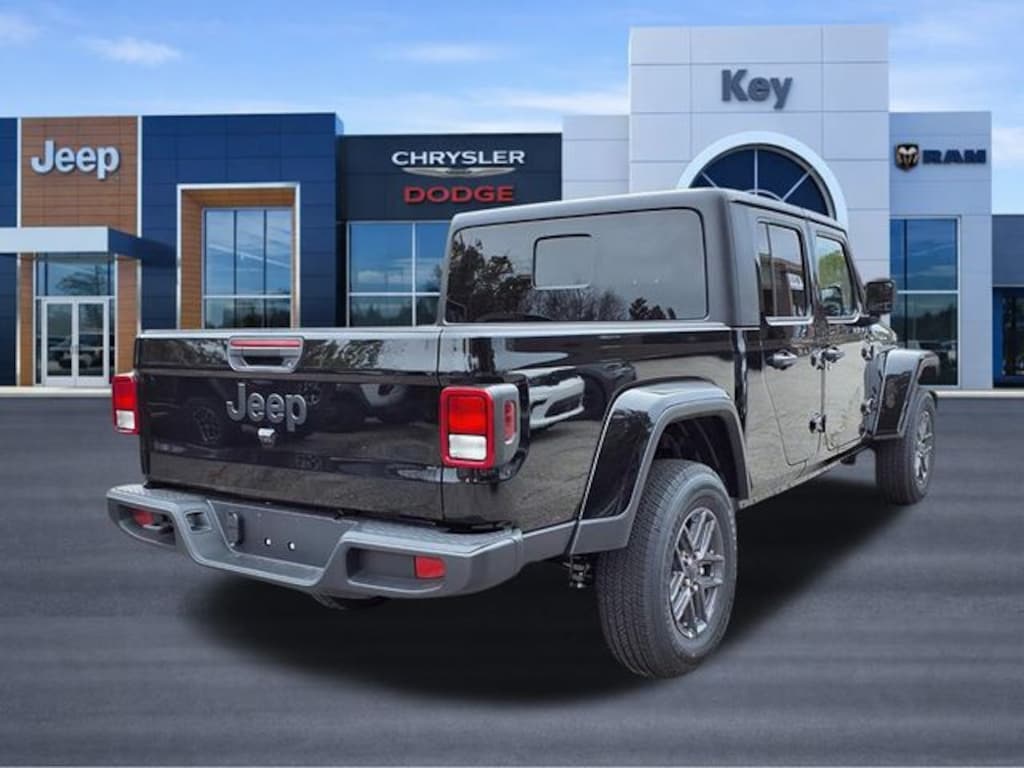 New 2025 Jeep Gladiator Sport S Pickup