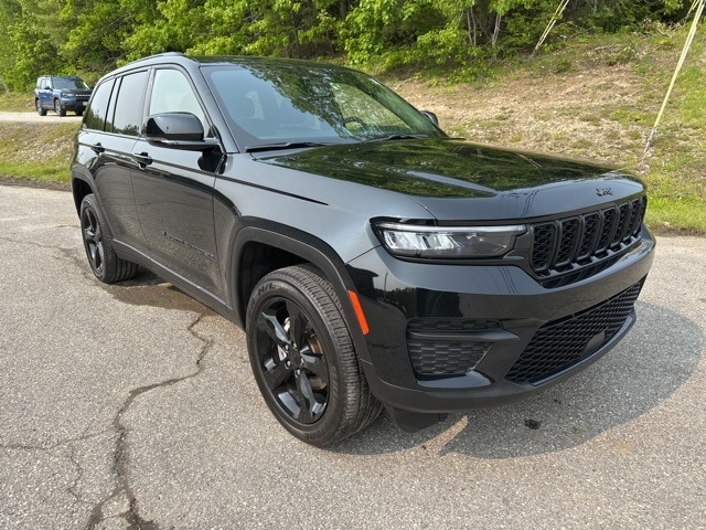 Used 2023 Jeep Grand Cherokee Altitude with VIN 1C4RJHAG5PC600472 for sale in Newcastle, ME