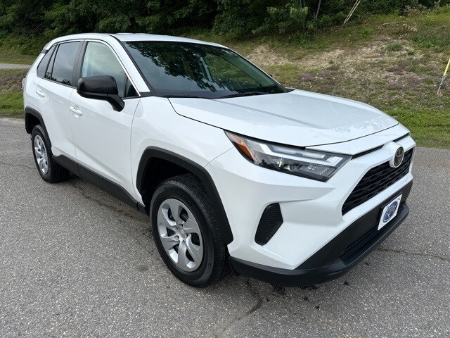 2024 Toyota RAV4 LE photo 2
