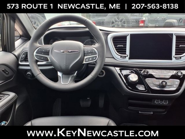 2025 Chrysler Pacifica Select - Photo 15