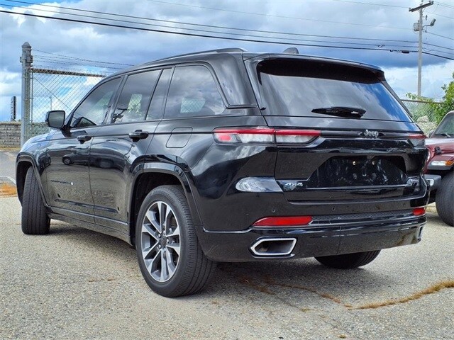 2023 Jeep Grand Cherokee Overland photo 3