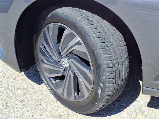 2019 Volkswagen Jetta SEL photo 3