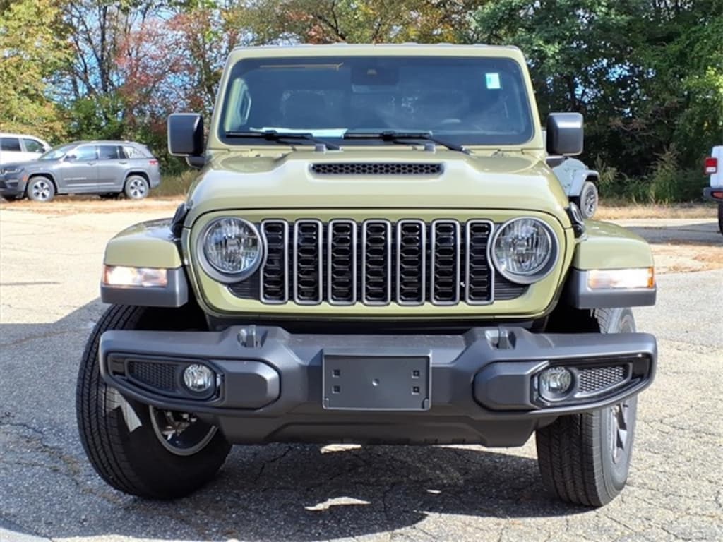 New 2025 Jeep Gladiator Sport Pickup
