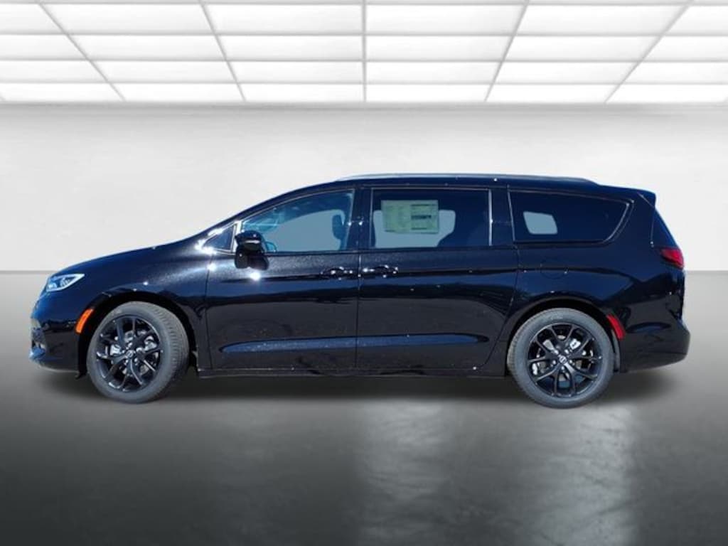 New 2026 Chrysler Pacifica Select Passenger Van