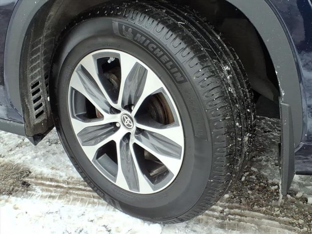 Used 2023 Toyota Highlander Hybrid XLE SUV