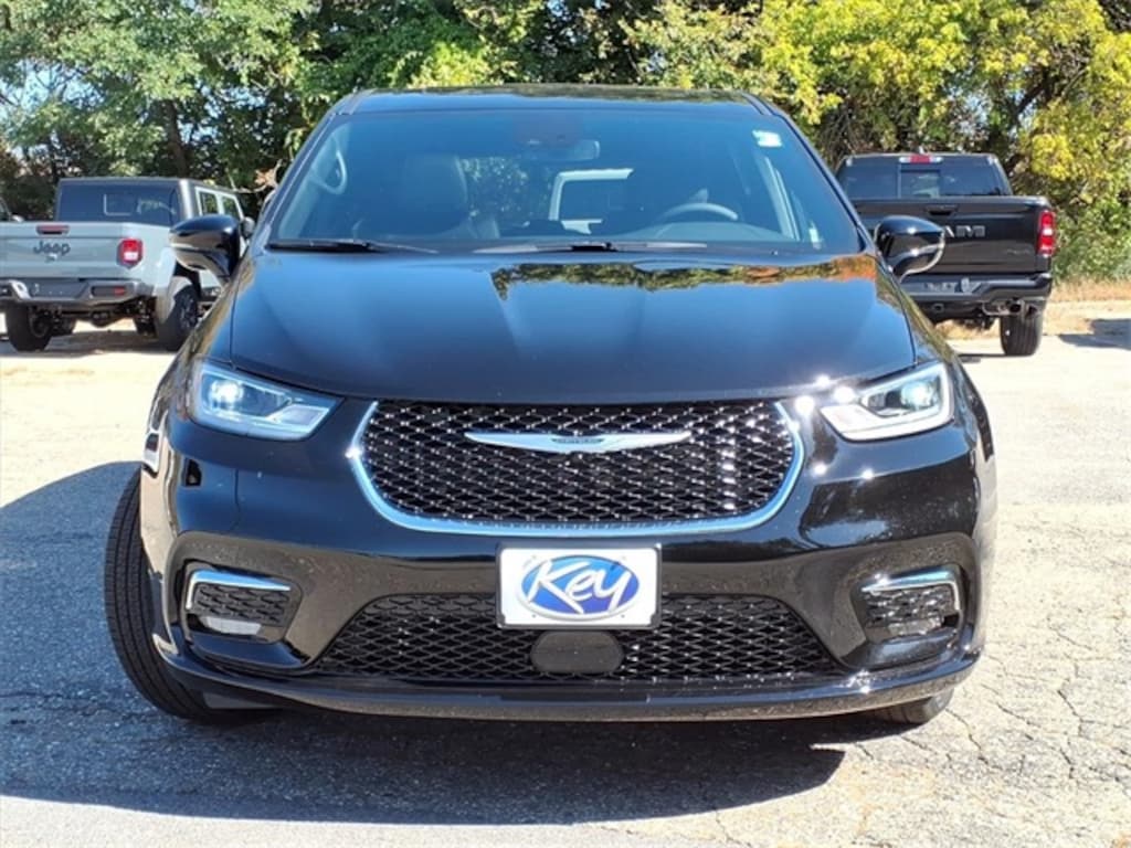 New 2026 Chrysler Pacifica Select Passenger Van