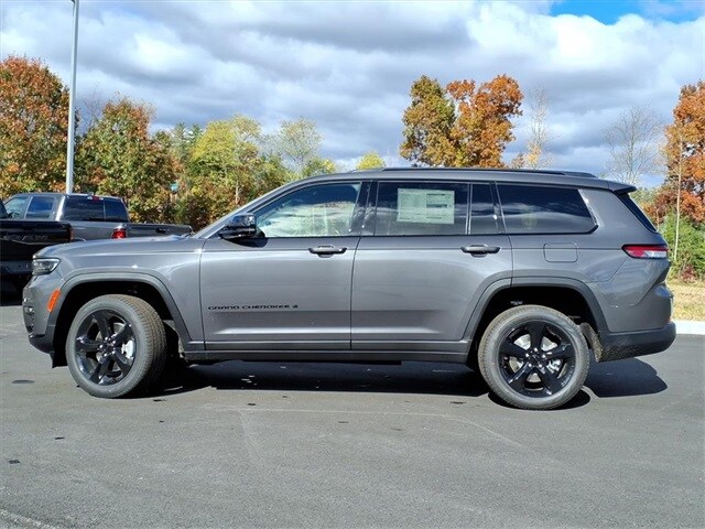 2025 Jeep Grand Cherokee Limited photo 3