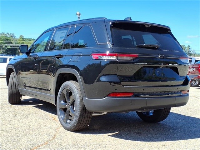 2025 Jeep Grand Cherokee Limited photo 2