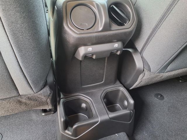 2025 Jeep Wrangler 4-Door Willys - Photo 11