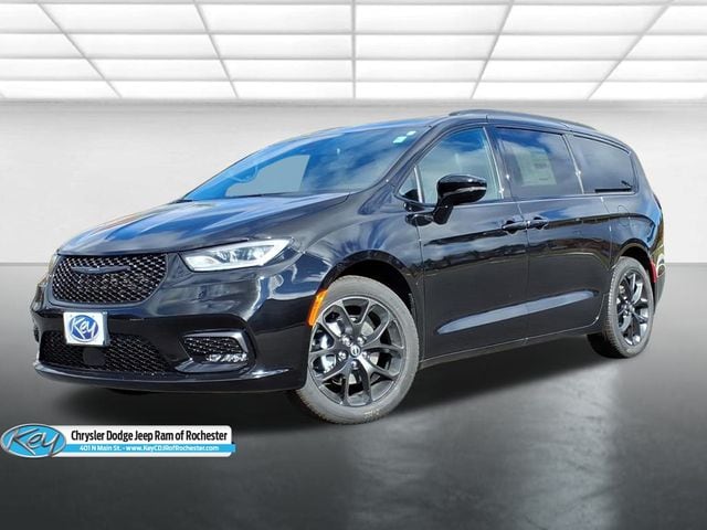 2026 Chrysler Pacifica Select's photo