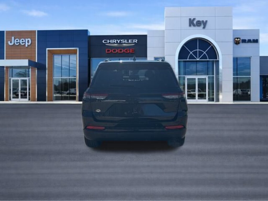 Used 2023 Jeep Grand Cherokee Altitude SUV