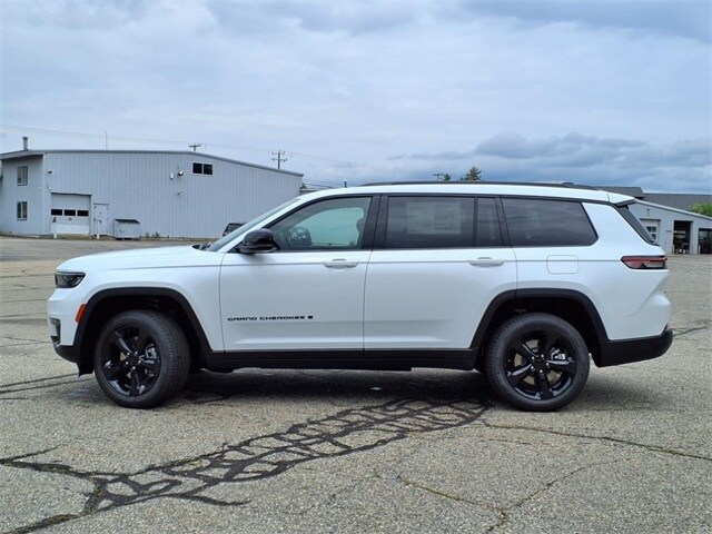 2025 Jeep Grand Cherokee Limited photo 2