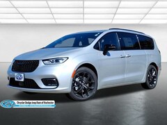 2026 Chrysler Pacifica Select Passenger Van