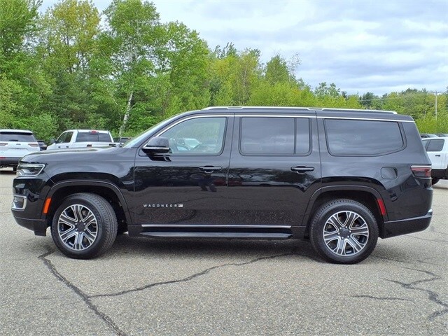 2024 Jeep Wagoneer Base photo 2