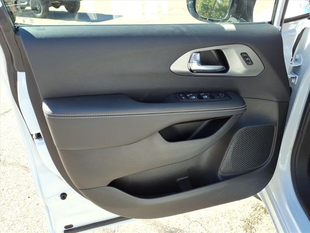 2026 Chrysler Pacifica Select - Photo 16
