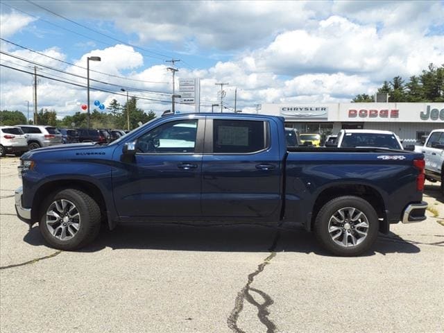 Used 2021 Chevrolet Silverado 1500 LT with VIN 1GCUYDED5MZ152161 for sale in Rochester, NH