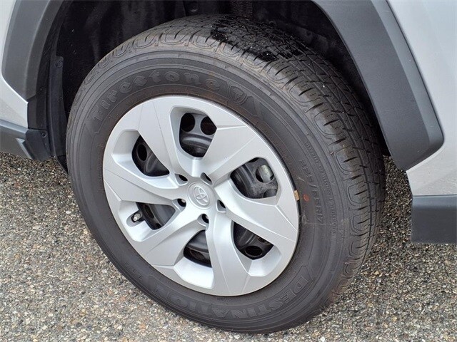 2024 Toyota RAV4 LE photo 3